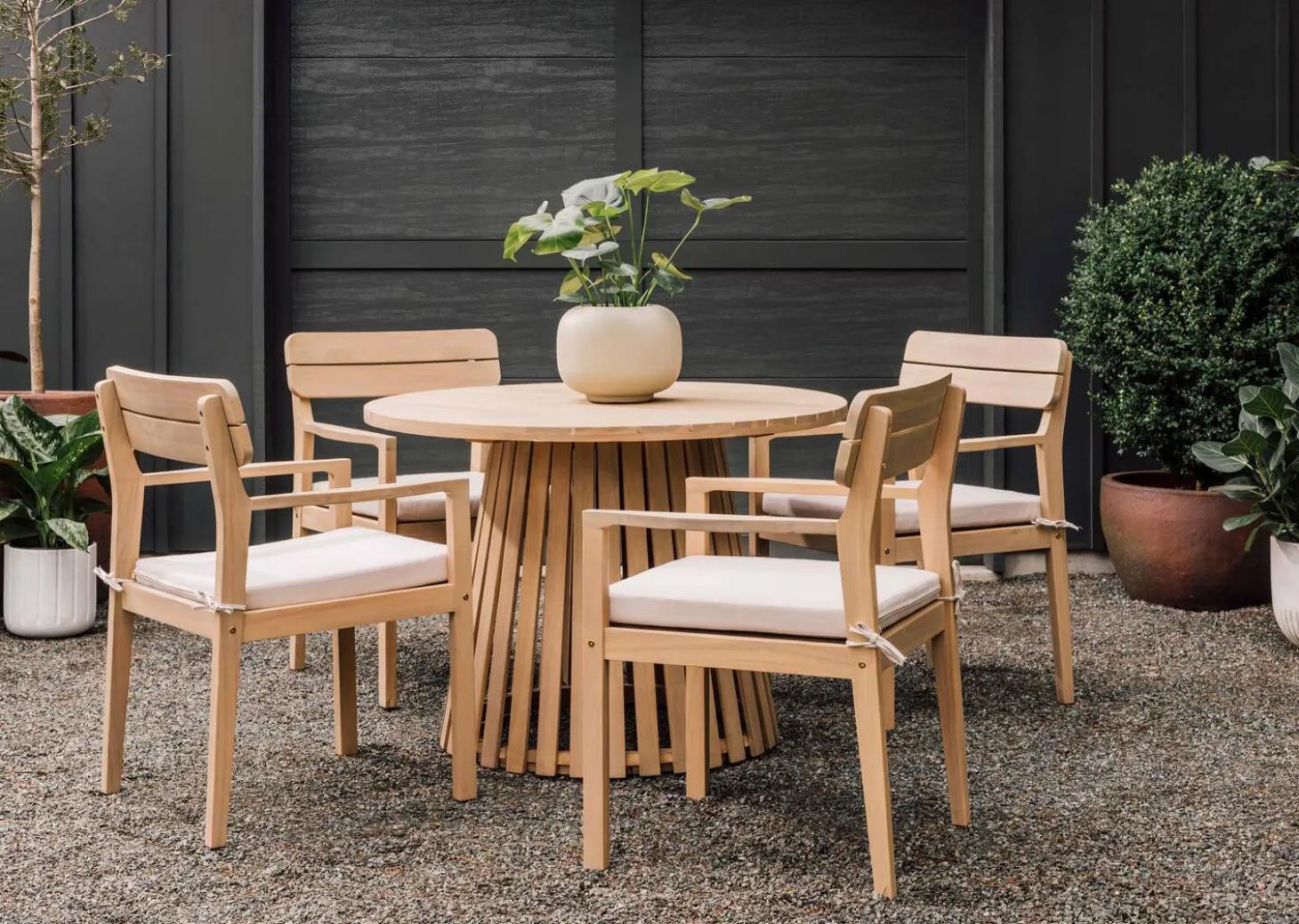 Cabrio Outdoor Dining Chair -Natural