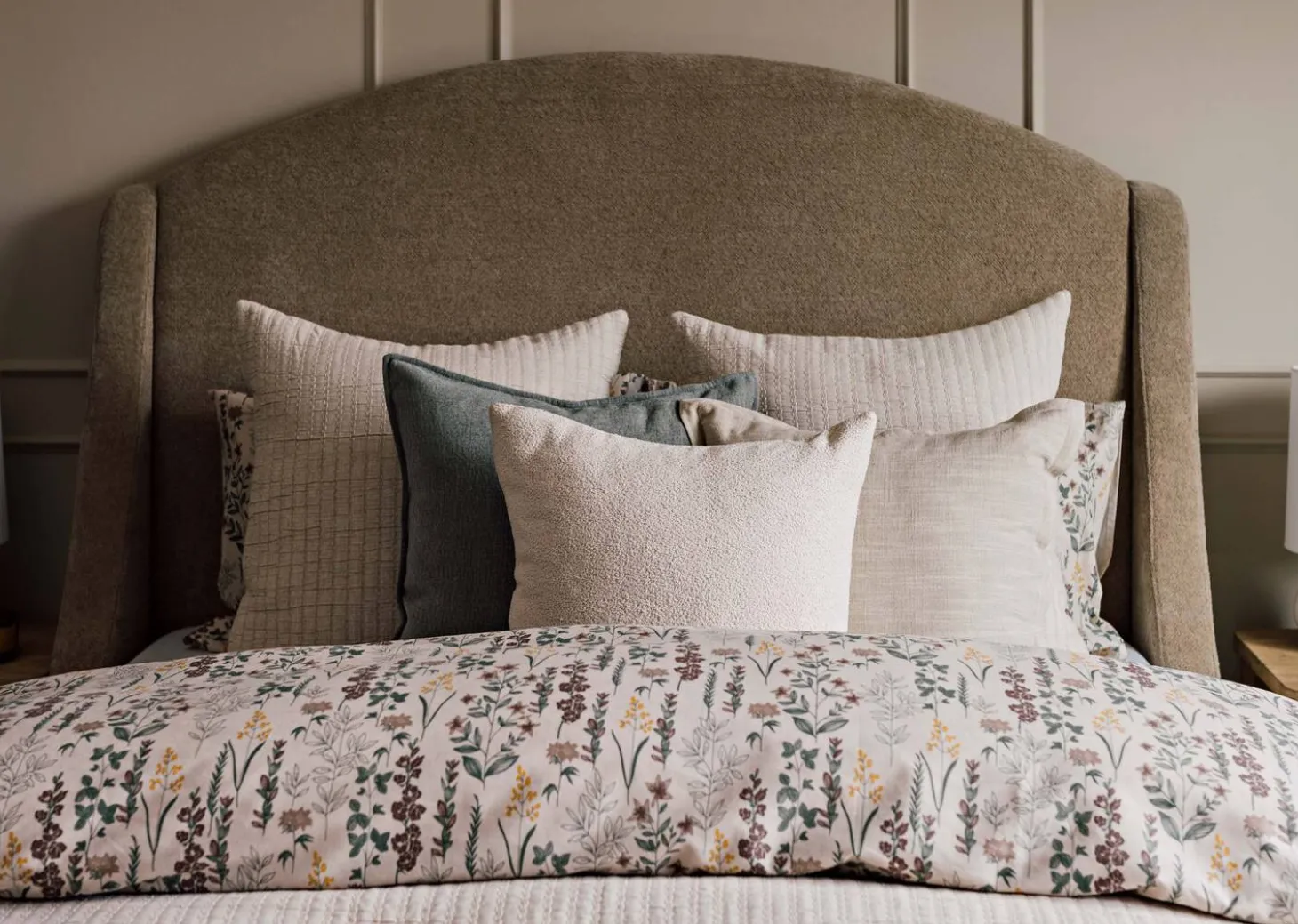 Diara Pillow