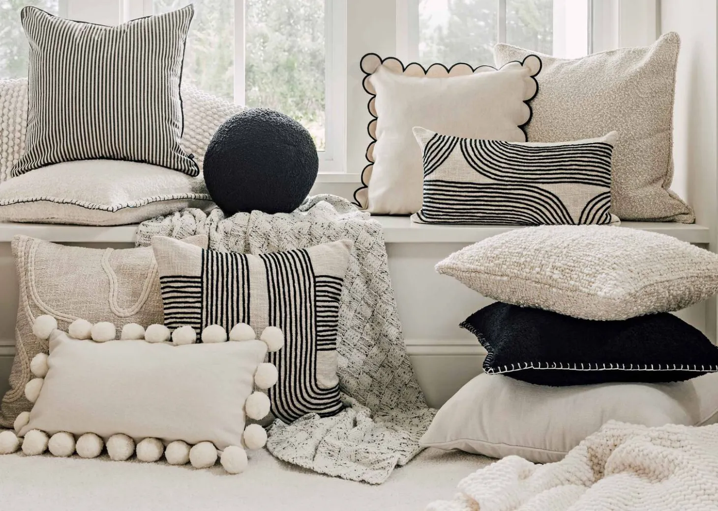 Evora Pillow Sand/Black