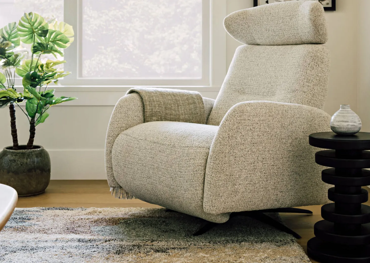 Harris Power Recliner -Yuri Oyster